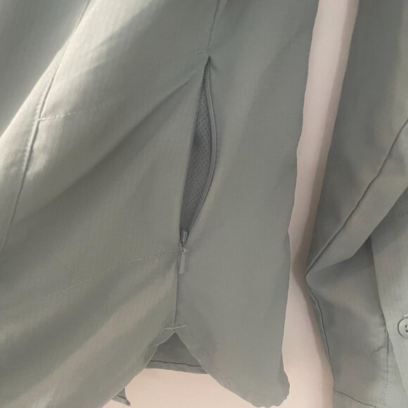 Columbia Hiking shirt women’s small, side zip pocket and quick dry fabric - Picture 4 of 7